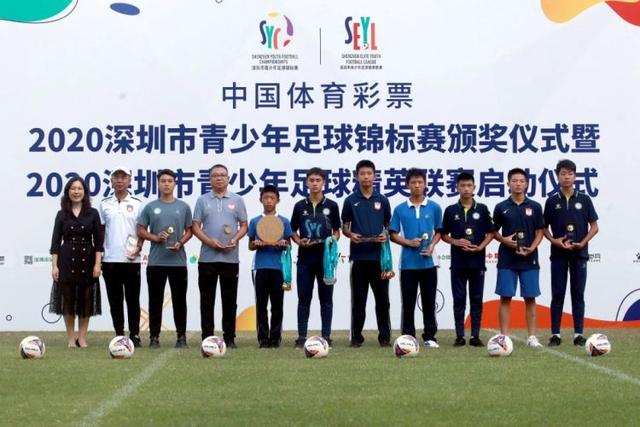 梅西社交媒体晒图 球场边悠闲喝茶发型梦回2018